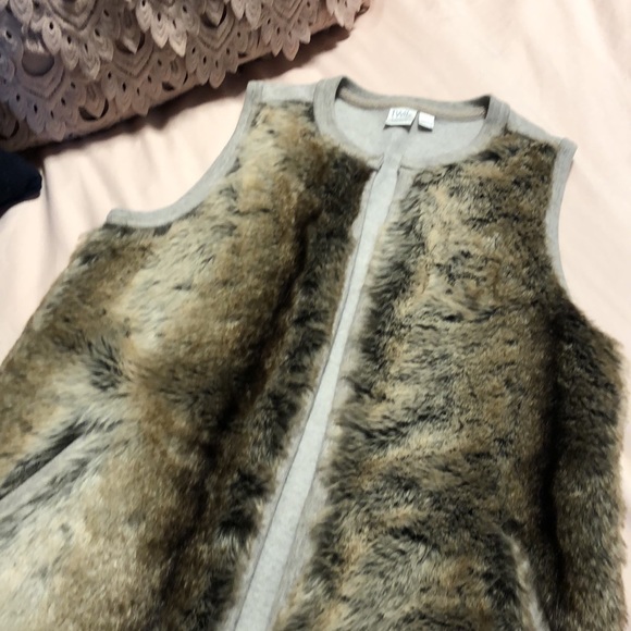 Twik super soft faux fur vest size XXS. - Picture 4 of 5